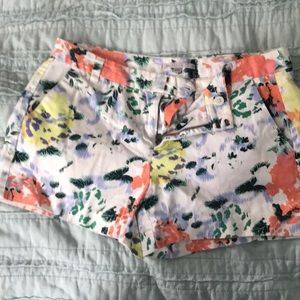 Gap size 4 floral short NWOT